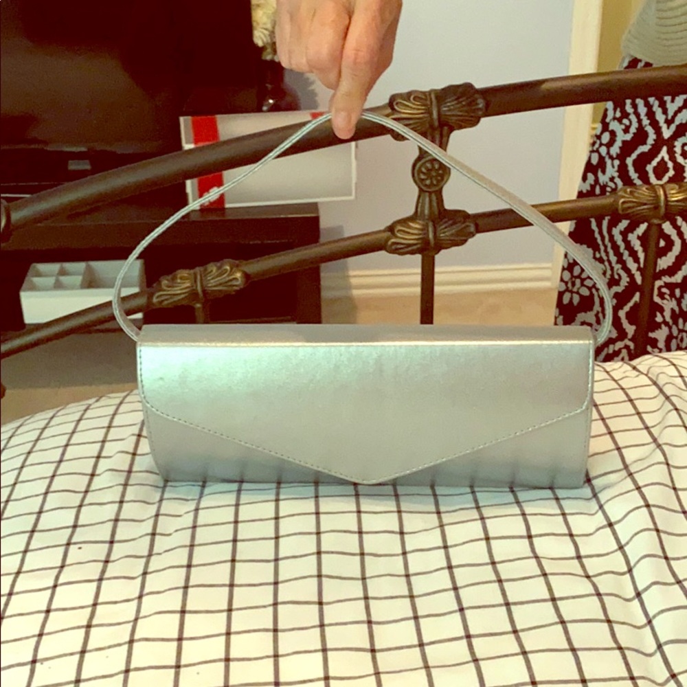 Elegant silver purse in very good condition.